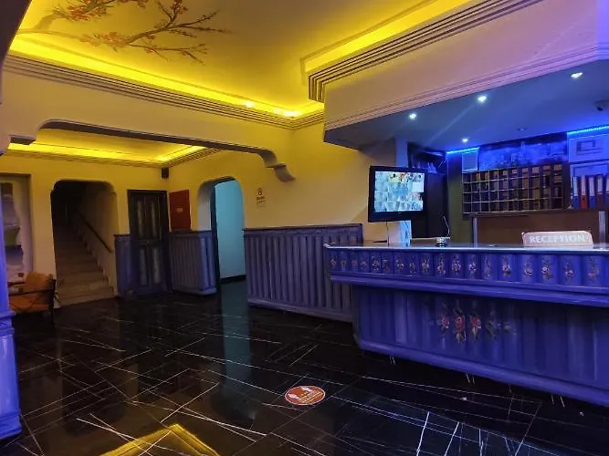 Maldives * ألانيا