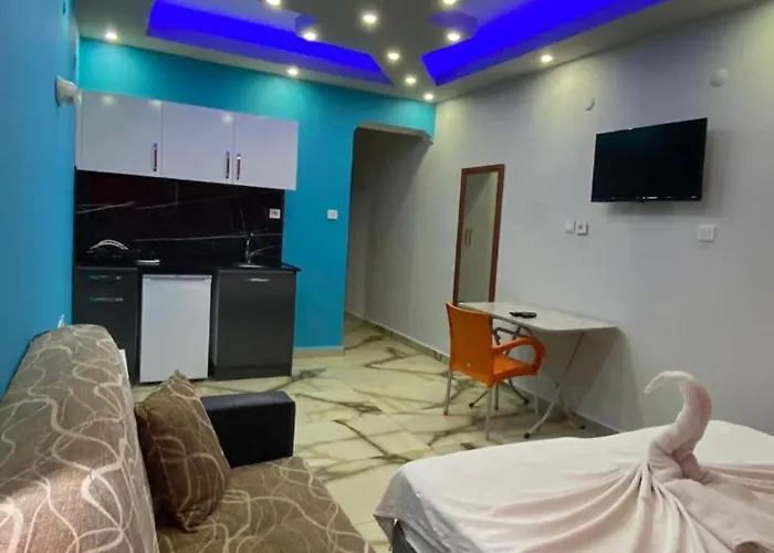 Maldives * ألانيا